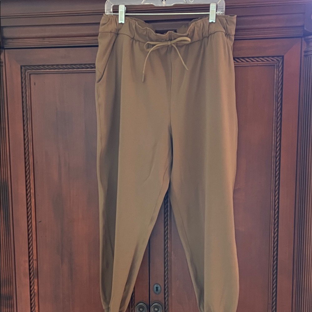 Lululemon high waist Jogger.